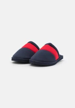 Pier One Unisex - Slippers - Dark Blue/Red -Pier One 08bf6c4b2ded4cc391eed6fd8bf4a4c3 scaled
