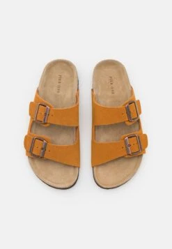 Pier One Leather Unisex - Slippers - Cognac -Pier One 0a90b3f5ba3a4e3880ec5567c19f8d23 scaled