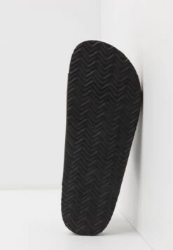 Pier One Unisex - Slippers - Brown 10 Pier One Unisex - Slippers - Brown -Pier One 23e143c048ee4fd8b5e22a3556ccfbfb scaled