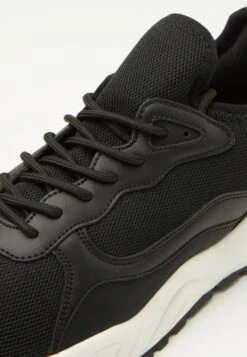 Pier One Unisex - Trainers - Black/White -Pier One 383be7e17d7b4e6fb1f7aa6c378ae4ea scaled