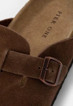 Pier One Leather Unisex - Slippers - Brown 11 Pier One Leather Unisex - Slippers - Brown -Pier One 47364cdc1dcd4794860a5f6810594e6c scaled