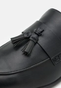 Pier One Slip-Ons - Black -Pier One 57dfea32918941a9badf46187e5c3ab9 scaled