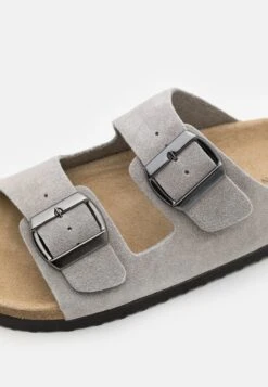 Pier One Leather Unisex - Slippers - Grey -Pier One 6b071714d1514b7cbade5fbfdf5bc6fc scaled
