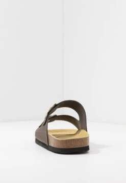 Pier One Unisex - Slippers - Brown 9 Pier One Unisex - Slippers - Brown -Pier One 76fa55bccc3c473ca40cf8defda1f49a scaled
