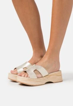 Pier One Leather - Clogs - Gold