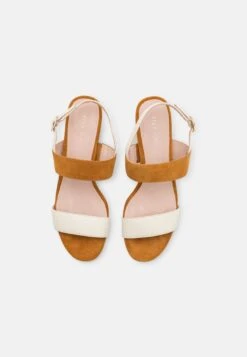 Pier One Leather- Sandals - White/Cognac -Pier One 7bf1f83e1cba4f3fa26b89379bf96b29 scaled