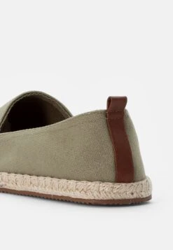 Pier One Rena Espadrille Unisex - Espadrilles - Olive 11 Pier One Rena Espadrille Unisex - Espadrilles - Olive -Pier One 8b1ef3dce9d344a08d816af96a53324d scaled