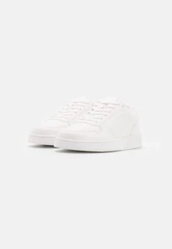 Pier One -Pier One a1d4e658d23446618dba2e04707851da scaled