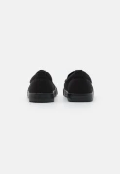 Pier One Unisex - Slip-Ons - Black -Pier One b3086ad5a87545b591af413b2e38fb22 scaled
