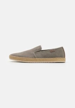 Pier One Slip-Ons - Grey
