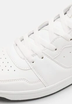 Pier One High-Top Trainers - White 11 Pier One High-Top Trainers - White -Pier One d92dbfafcd0845868bafc96ae8ec8083 scaled