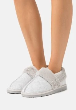 Pier One Slippers - Grey