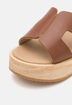 Pier One Leather - Clogs - Cognac -Pier One e3b12b1e984f4a418f3826172ba96b4c scaled