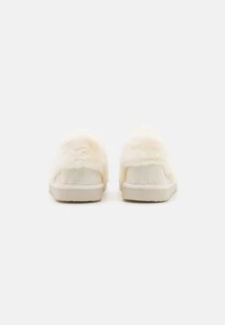 Pier One Slippers - White -Pier One e95c473c042849e39cad888ba96babb2 scaled